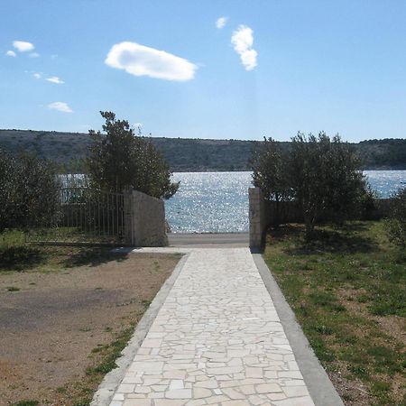 Apartments Frane-20M From Beach Barbat na Rabu المظهر الخارجي الصورة